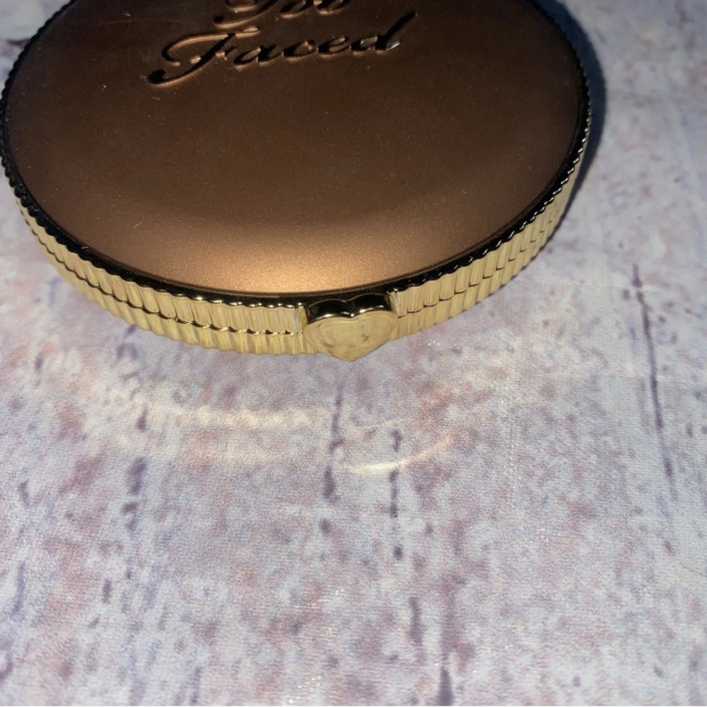 Too Faced Chocolate Soleil Matte Bronzer Milk Chocolate Gold Compact - Picture 5 of 6
